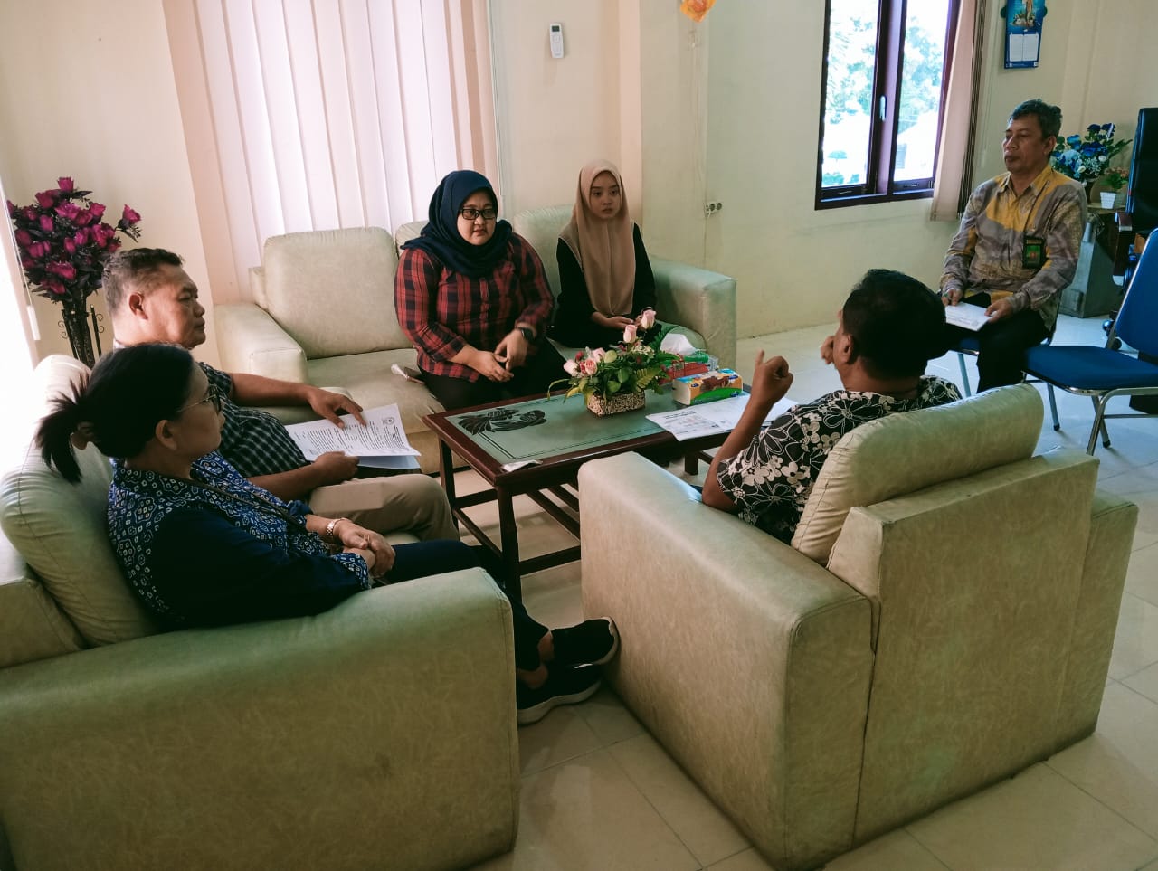 SOSIALISASI DAN MONEV PENGIRIMAN SURAT TERCATAT ANTARA PENGADILAN NEGERI BINJAI DAN KANTOR POS KOTA BINJAI SOSIALISASI DAN MONEV PENGIRIMAN SURAT TERCATAT ANTARA PENGADILAN NEGERI BINJAI DAN KANTOR POS KOTA BINJAI